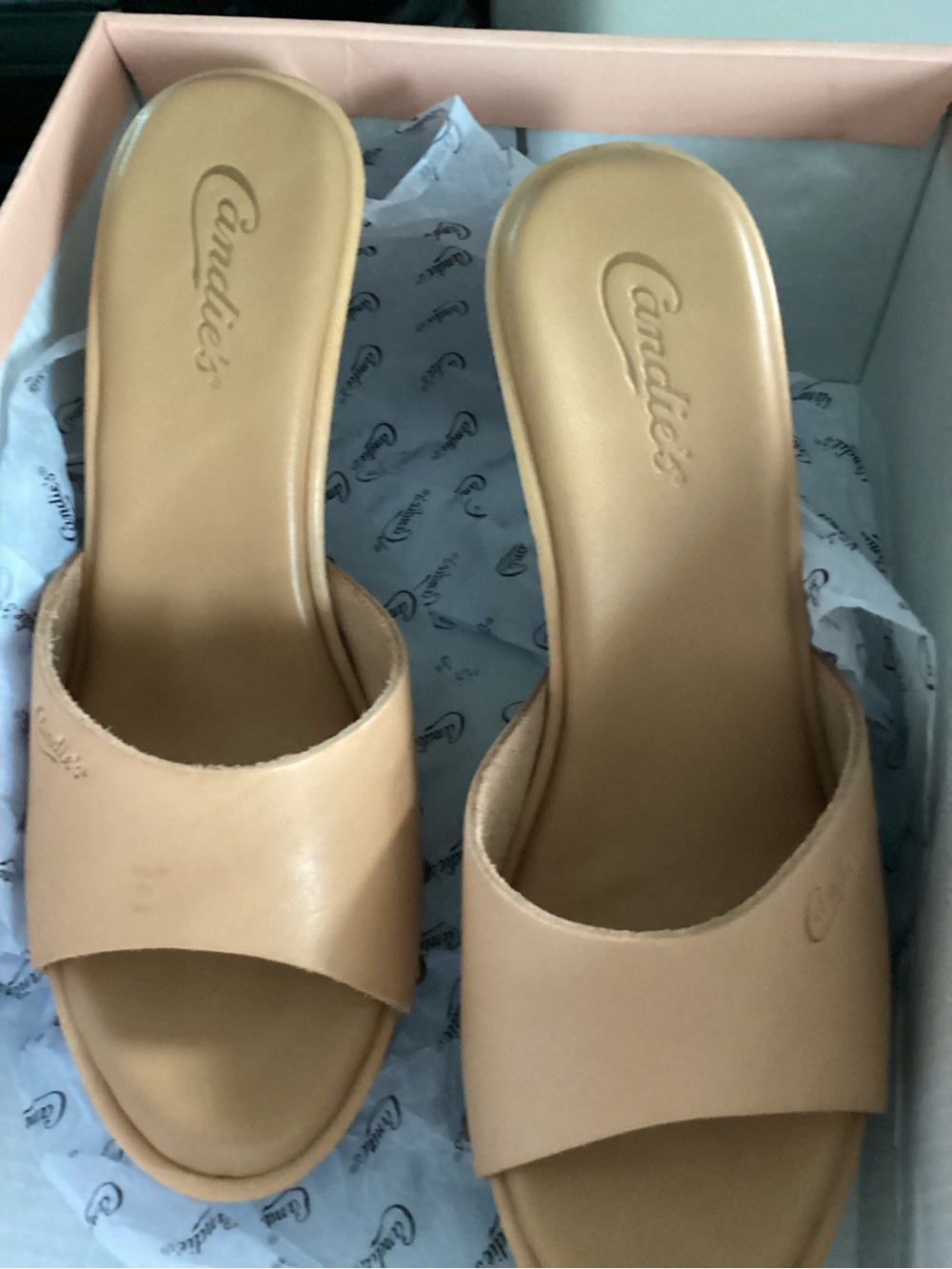 Throwback-Vintage Candie's Tan Leather Studded Mules with Cushion Platform - Picture 2 of 5